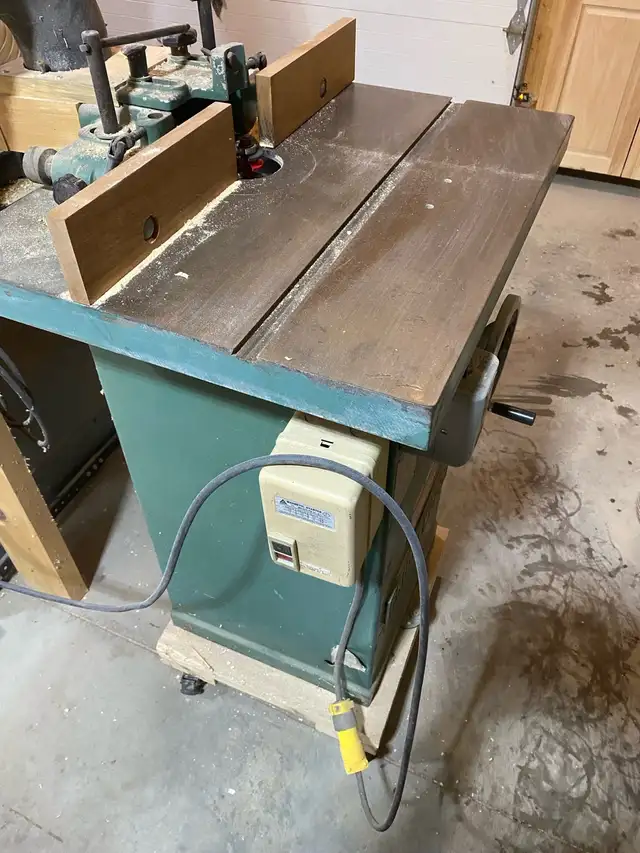 Bridgewood Shaper/router table in Power Tools in Belleville - Image 3