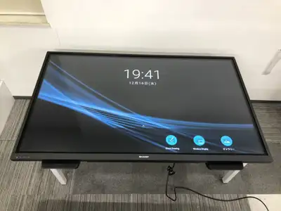 Écran interactif Sharp 65” tactile – Fonctionnel, très propre – Idéal bureau ou maison Écran interac...