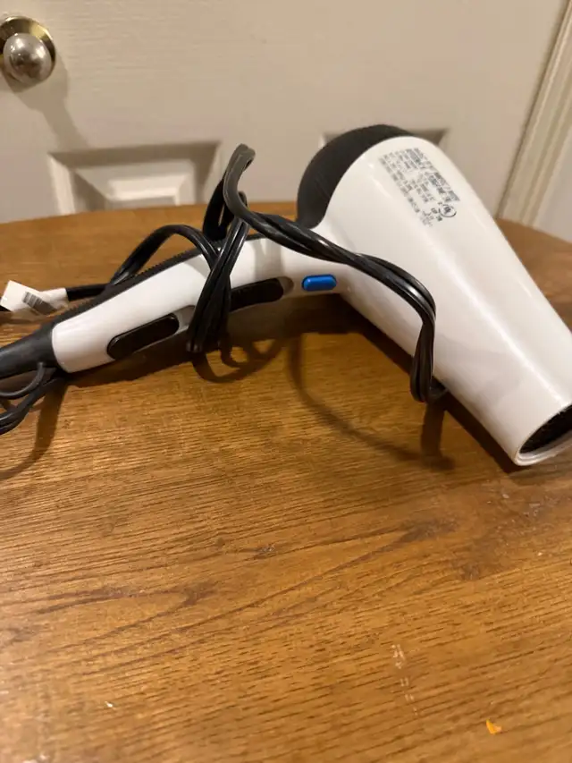 Wahl Hair Dryer in Irons & Garment Steamers in Markham / York Region - Image 3