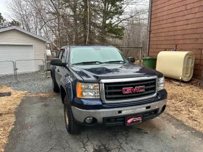 2011 GMC Sierra is a daily driver with a new transmission and transfer case in summer 25, new rocker...