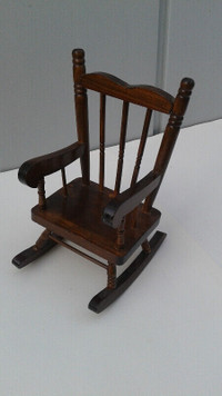 Wooden miniature chairs ( 2 pieces ) see photos