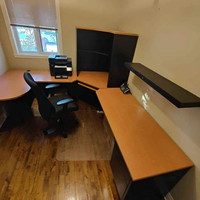 U-SHAPED OFFICE DESK AND CHAIR