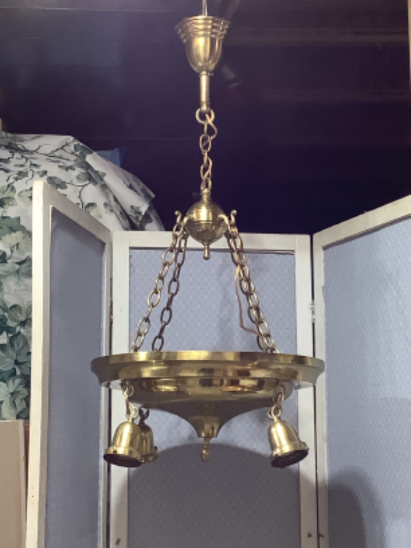 VICTORIAN ANTIQUE BRASS CHANDELIER in Arts & Collectibles in Bedford