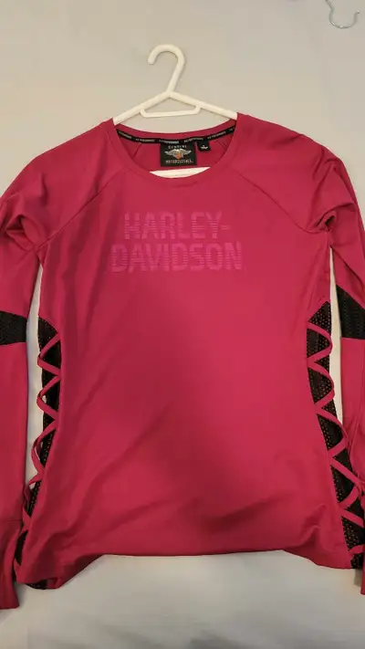 Ladies Harley Davidson long sleeve shirt. Size extra small. Check out my other ads for other Harley...