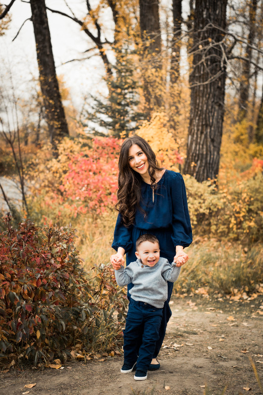 $125 Mother's Day Mini Photos in Photography & Video in Calgary - Image 4