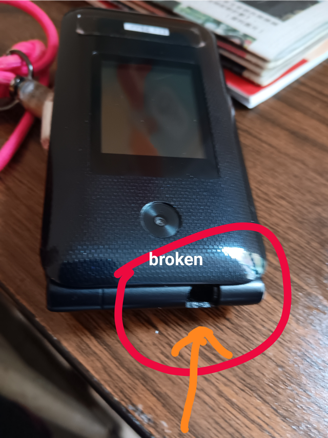 ZTE Cymbal 2 flip phone. See broken part. Works very good. in Other in City of Toronto - Image 2