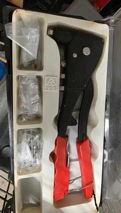 POP Rivet Gun Get your hands on this sturdy POP Rivet Gun, complete with an assortment of rivets, al...