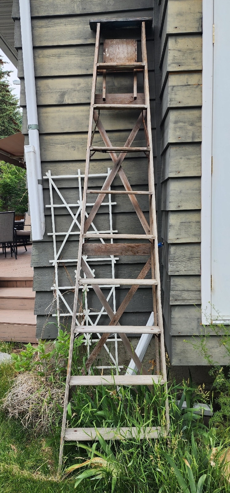 Antique decorative 10 ft wooden ladder Ladders & Scaffolding Calgary Kijiji
