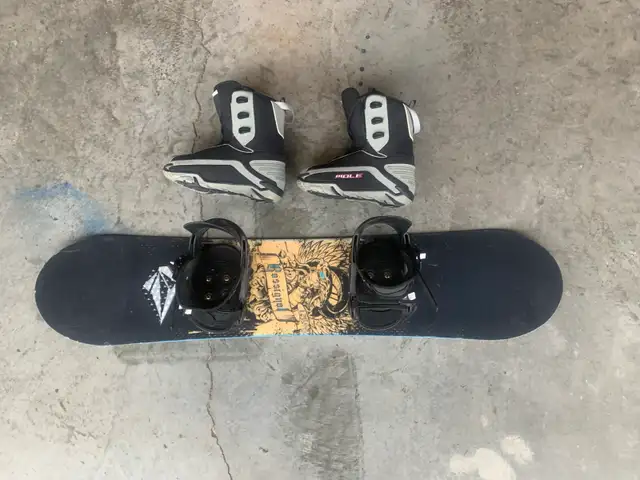 Youth Snowboard, Bindings, Boots in Snowboard in Calgary - Image 2