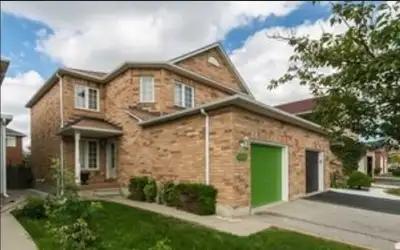 PRIVATE ROOM RENT- $1100- SEPT 1ST -MISSISSAUGA SQUARE ONE