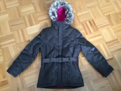 Goose down Girl’s size Large 14/16. Purchased at Niagara North Face Outlet. Belt and removable fur....