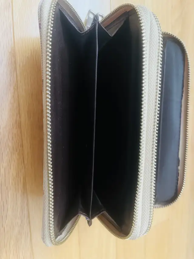 LADIES WALLET in Women's - Bags & Wallets in Markham / York Region - Image 4