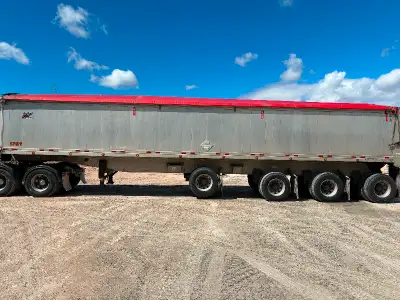 Manac 2018 Quad Dump Trailer New tarp new brakes new drums new tires liner on floor and walls New Sa...