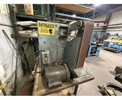 3” wide Progress vertical belt sander, 110 volt, c/w stand in Power Tools in Trenton - Image 2
