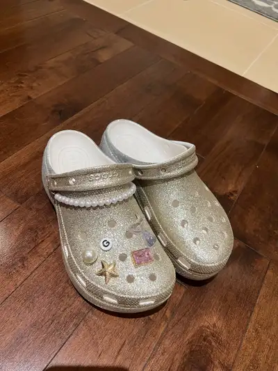 Yes — Crocs, but make them glam! These shiny Crocs high heels combine comfort with bold, fashion-for...