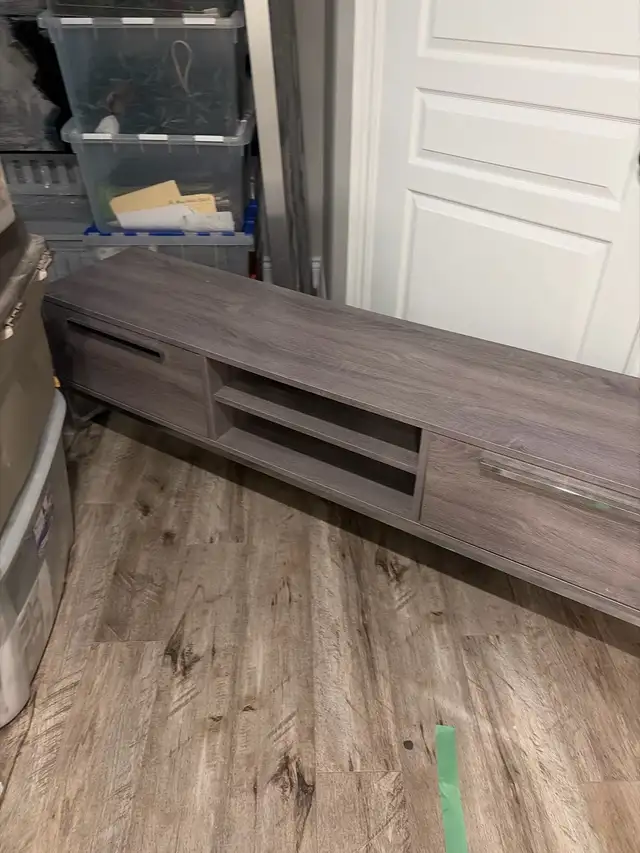 Beautiful gray TV stand in mint Condition with silver  legs in Other Tables in Oshawa / Durham Region - Image 2