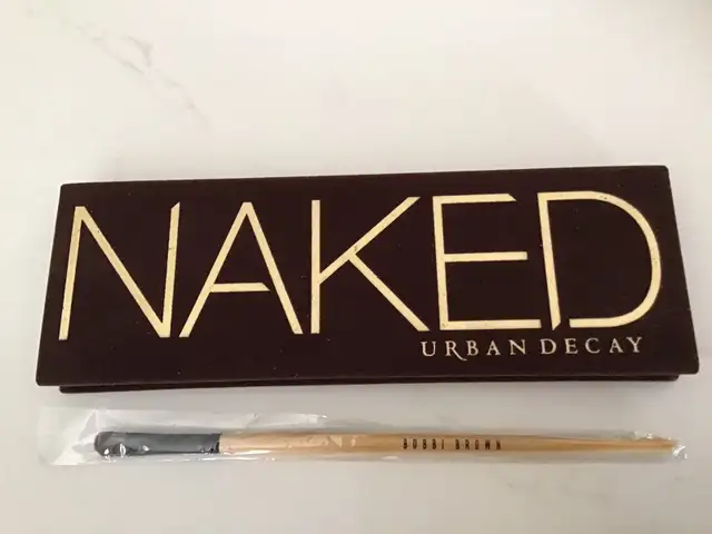 Urban Decay Naked eye shadow pallet in Health & Special Needs in Ottawa - Image 2