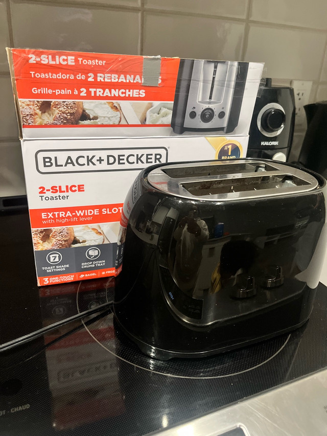Black+Decker Toaster in Toasters & Toaster Ovens in Calgary