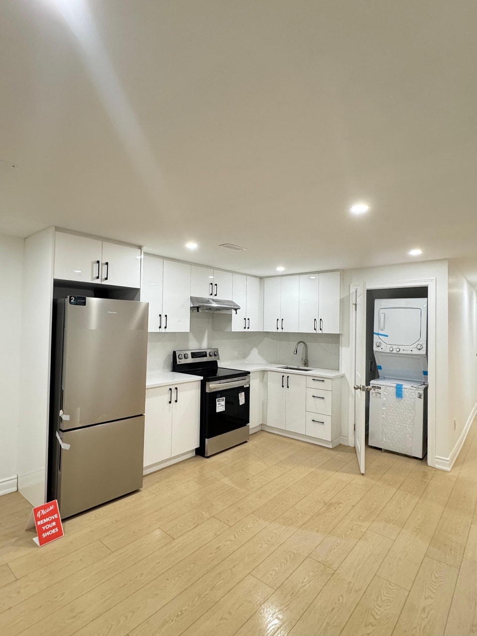 2 Bedroom 1 Bathroom Basement Apartment 3