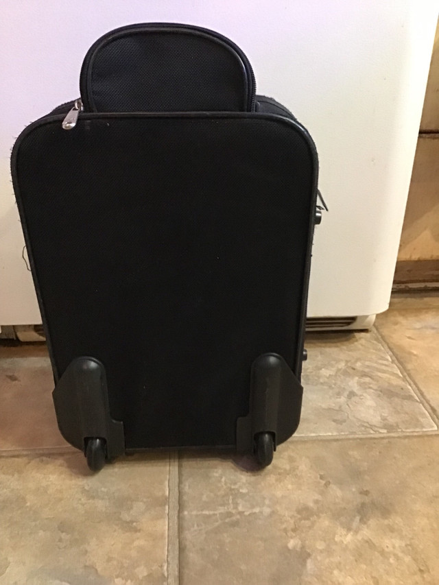 Small Size Carry on luggage - 19"H x 12" W x 8'D in Other in Oakville / Halton Region - Image 4