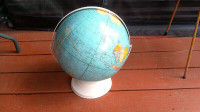 Globe terrestre 16"h x 12" diamètre Union Soviétique (070921)