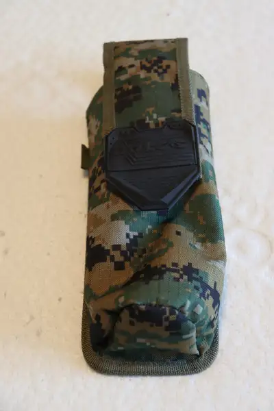 Paintball Pod carrier Carry 1 X 100 round pod Can be mounted on tactical vest or belt Brand new neve...
