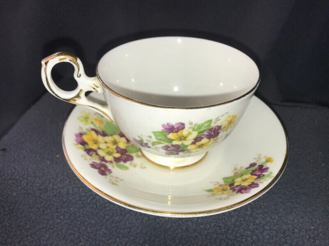 Old Royal Bone China England Yellow & Violet Teacup & Saucer in Arts & Collectibles in Saint John - Image 4