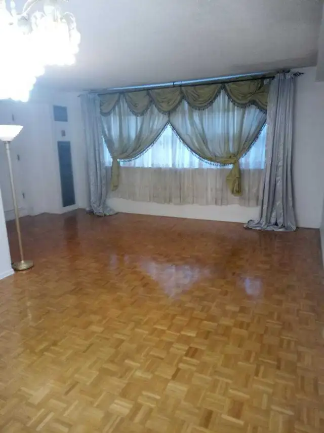 1000 sqft Condo $459,999 2+1 BDRM 1 bth + Balcony63654772747011122