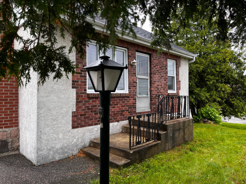 House for rent Room Rentals & Roommates North Bay Kijiji