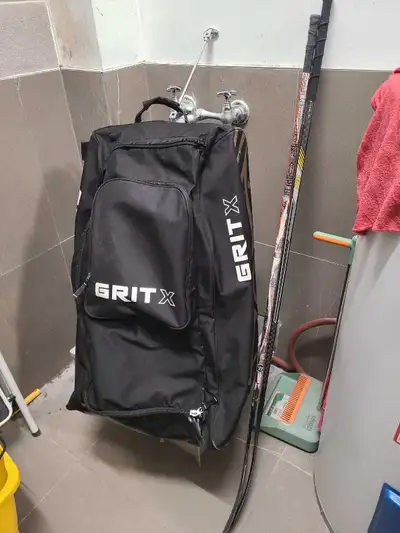Used hockey bag on wheels Good shape. All zippers in excellent condition Reduced to 40.00 from 50.00...