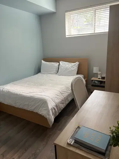 Just steps to the LAZ building and a 7 minute walk to Laurie’s main campus! Newer condominium townho...