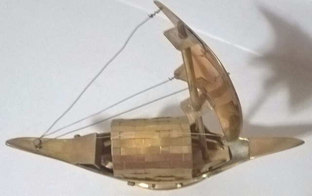 Vintage Solid Brass" Chinese Junk Boat " in Arts & Collectibles in Oshawa / Durham Region - Image 4
