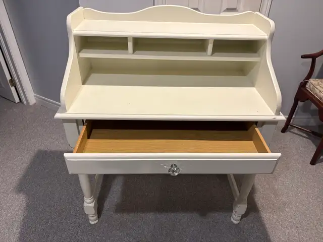 antique desk in Desks in Markham / York Region - Image 7