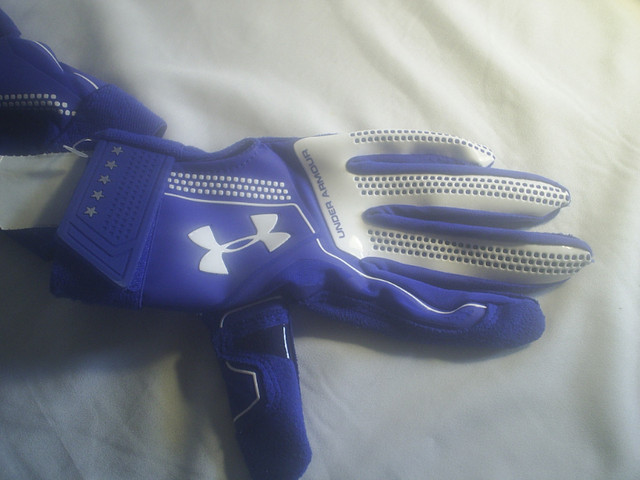 Youth Large Batting Gloves in Baseball & Softball in Sarnia - Image 4