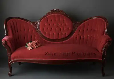 vintage couch in Furniture in Calgary | Kijiji Marketplaces