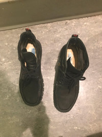 Men’s shoes Size 5.5
