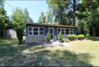 ️Ipperwash Beach House Lake Huron, Lambton Shores ☀ Summer Release ☀ All May booked! June weeks!!!!...