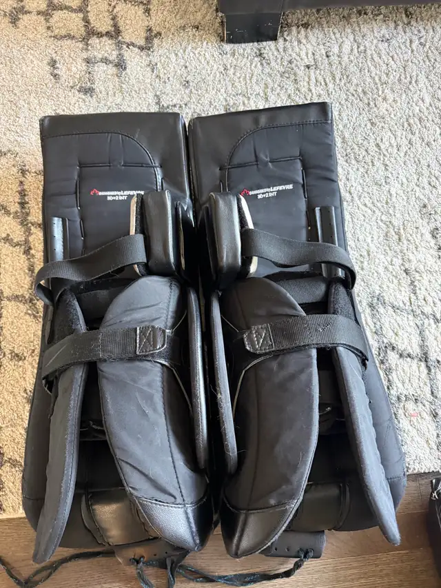 True 30+2 Intermediate Goalie Pads in Hockey in Markham / York Region - Image 4