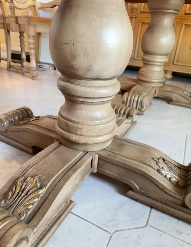 French Provincial Antique Oak Dining Set in Dining Tables & Sets in City of Toronto - Image 3