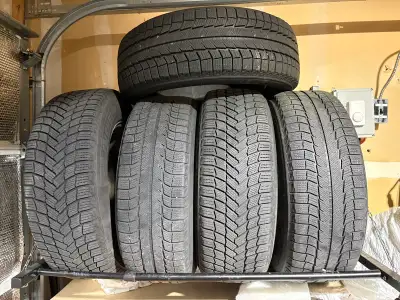Selling a set of winter tires from a Honda Ridgeline. Includes: ✔ 4 winter tires – 235/65R17 ✔ 1 OEM...