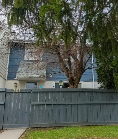 Two storey row/townhouse condominium within walking distance to many amenities: 2 blocks to Marketpl...