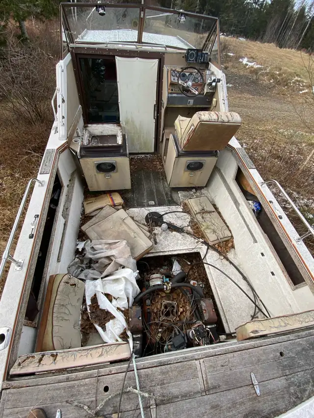 1981 bar harbour boat  I’ll pay you $102.50 to take it , 28by8 in Powerboats & Motorboats in Saint John - Image 4