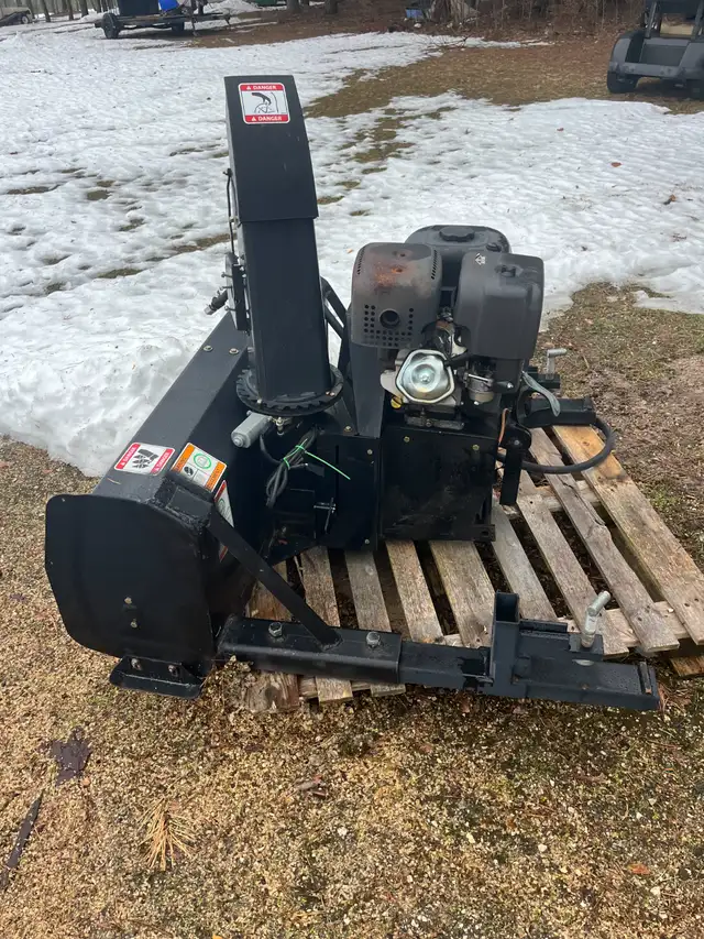Front mount gas snow blower in Other Parts & Accessories in Owen Sound - Image 6