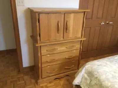 Bureau  en chêne NATUREL  et 1 table de chevet meubles, View more