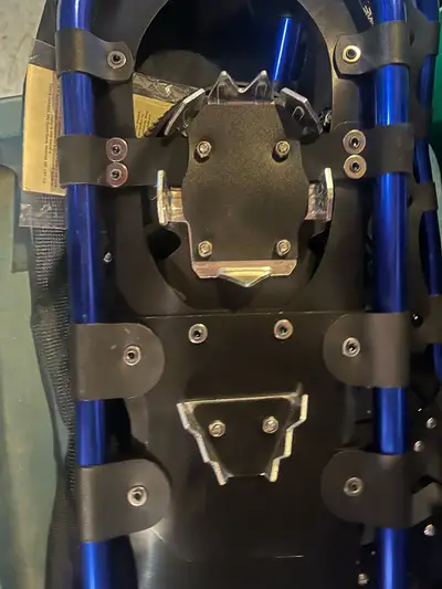 New Price! Need Gone-Brand New Mountain Pass 78 Snowshoes with carry bag