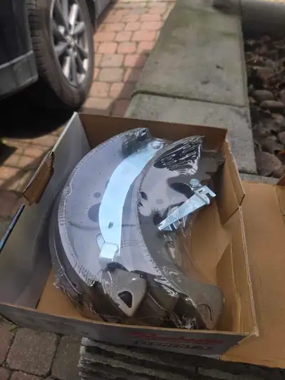 Segment de frein pour Ford escape 2011 . Les segments sont neuf n'ont jamais été déballés. Raison de...