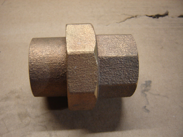 Plumbing brass/bronze ball valve//union//threaded tee in Plumbing, Sinks, Toilets & Showers in Hamilton - Image 4