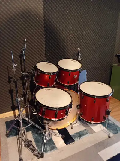 Dixon Drumset, View more