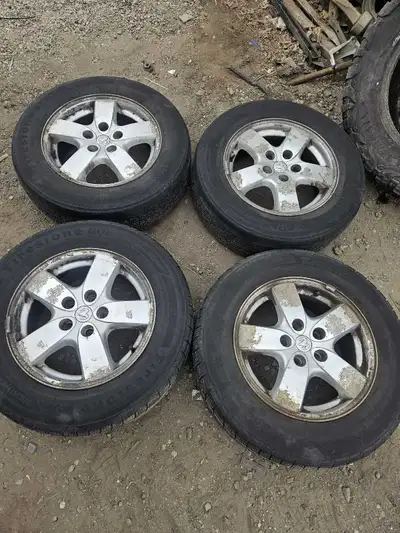 215 65 r16 came off 2007 dodge caravan winter tires with rims Please contact us for more information...