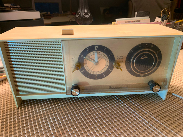 FLEETWOOD alarm clock/AM radio in Arts & Collectibles in Trenton - Image 3